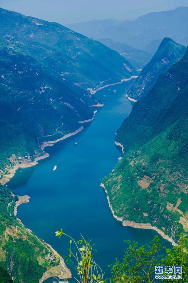 “飞阅”中国绝美山水 长江三峡巫峡口风景如画